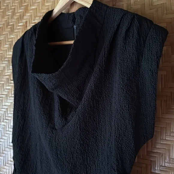 ASTR the label black square shoulder textured blouse Large - Picture 3 of 7
